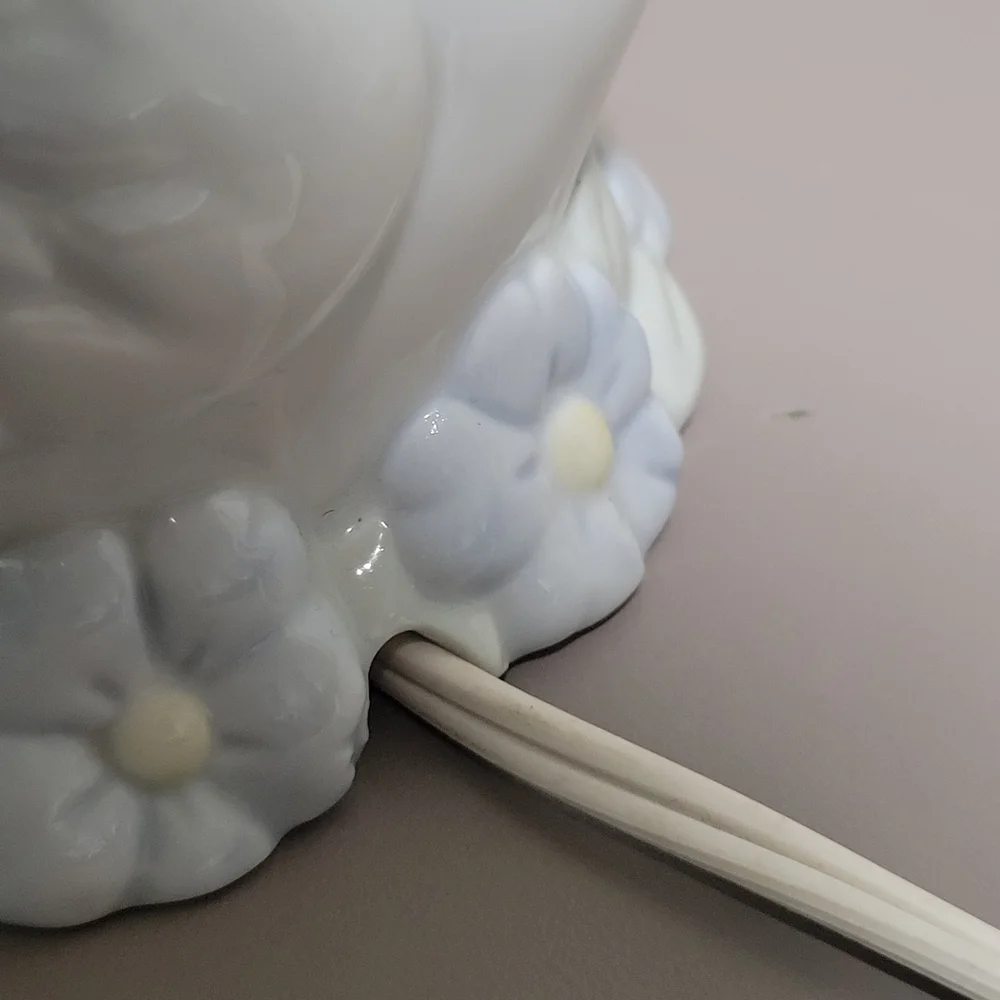 Enesco Vintage Porcelain Duck Night Light 5.5×4.5 In. 1989 EUC Made In Taiwan